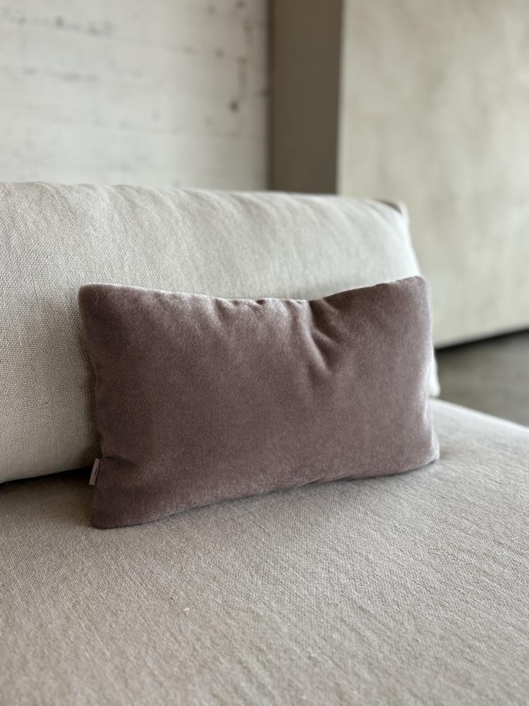 Mohair sierkussenhoes Amy aubergine 50 x 30 cm